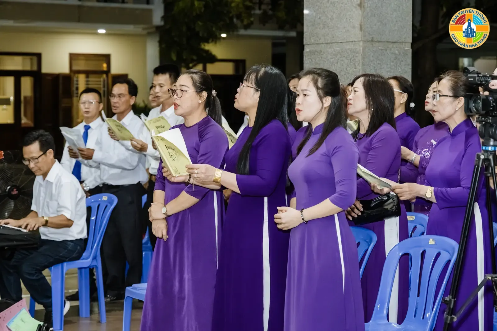 Hình Ảnh Giáo xứ Vinh Trang trong Thánh Lễ cầu nguyện cho Linh Hồn Linh Mục PHAOLÔ TRƯƠNG ĐỨC THẮNG - Ảnh 3